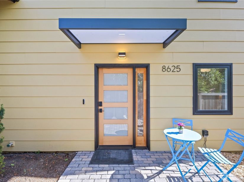 8625 30th Avenue SW, Seattle WA 98126