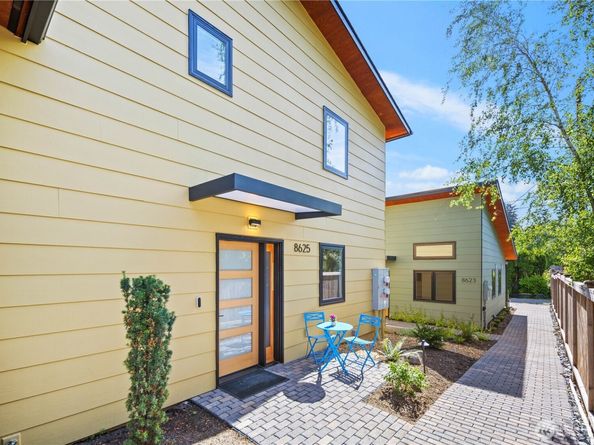 8625 30th Avenue SW, Seattle WA 98126