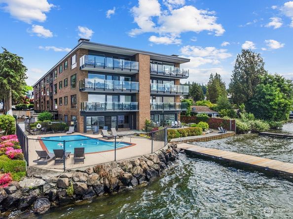 6225 Lake Washington Boulevard NE 402, Kirkland WA 98033