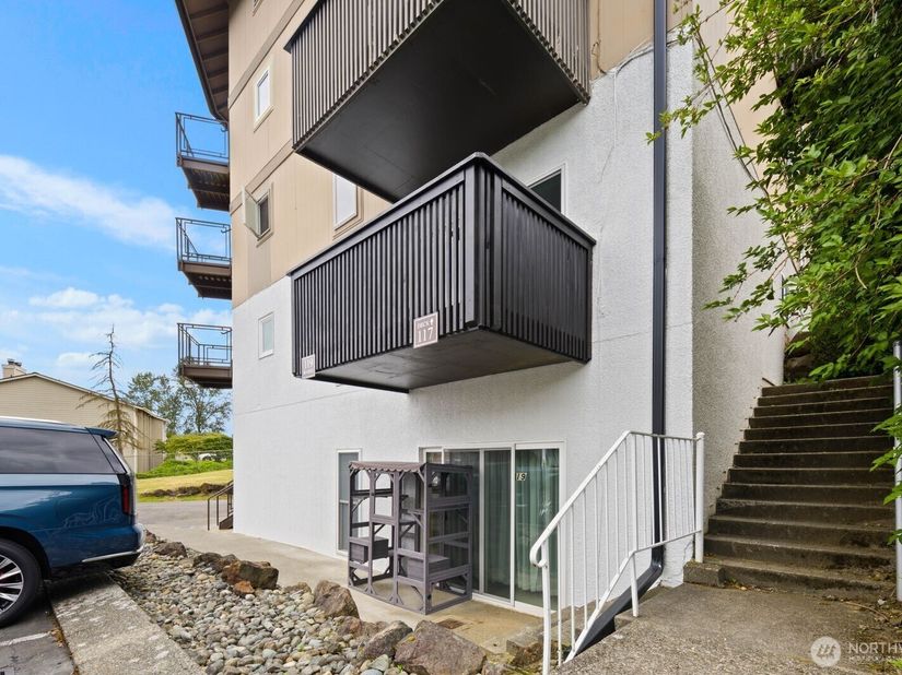 1425 S Puget Drive 117, Renton WA 98055