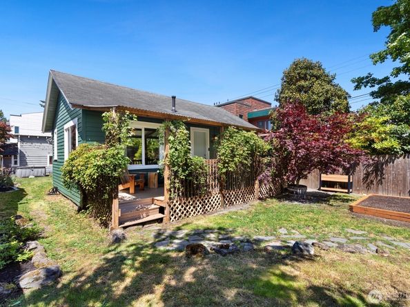 5405 25th Avenue SW, Seattle WA 98106