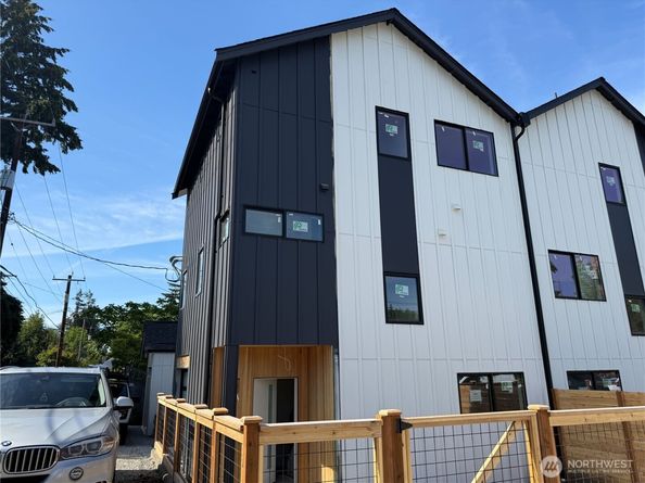 4709 SW Hinds Street, Seattle WA 98116