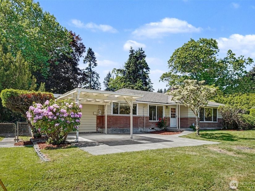 10749 30th Ave NE, Seattle WA 98125