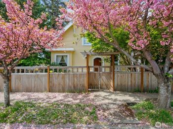 1601 10th Avenue W