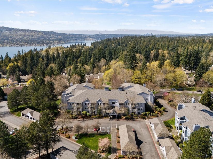 3941 226th Place SE 209, Issaquah WA 98029
