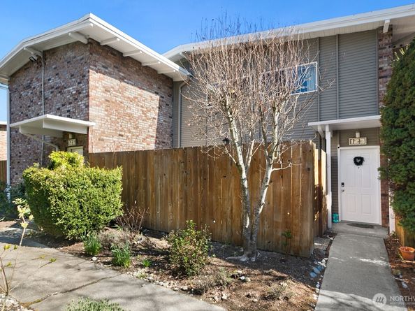 12242 SE 59th Street 123, Bellevue WA 98006