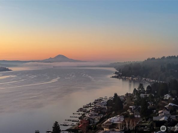 15517 Lake Shore Boulevard NE, Lake Forest Park WA 98155