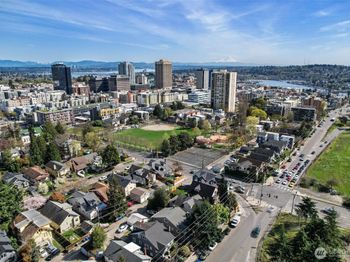 5016 7th Ave Ne