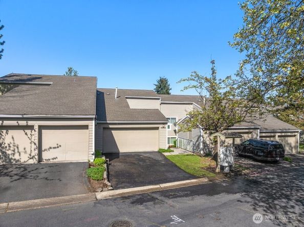 15662 NE 70th Court, Redmond WA 98052