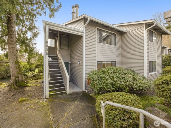 9926 NE 144th Lane 301, Kirkland WA 98034