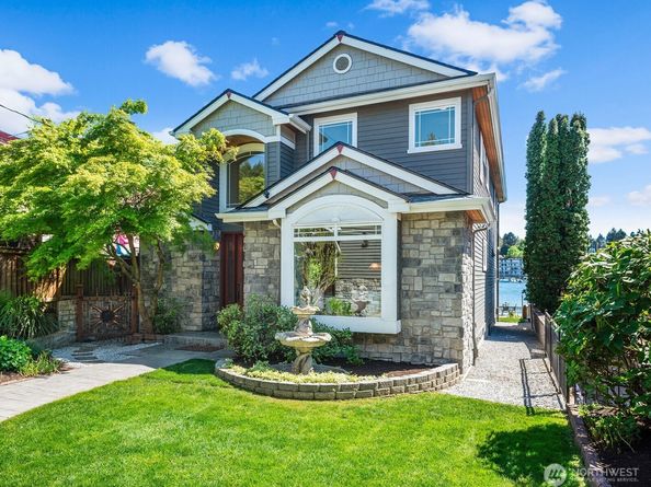 8696 Island Drive S, Seattle WA 98118