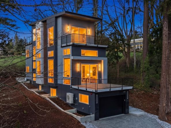 11905 89th Avenue NE, Kirkland WA 98034