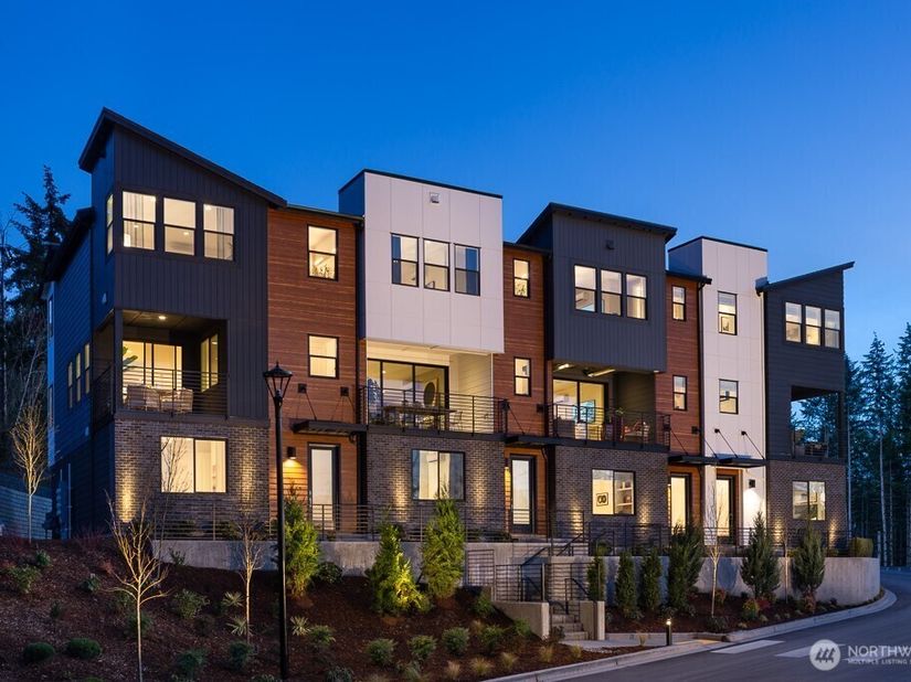 10810 (HS 52) 120TH Lane NE B, Kirkland WA 98033