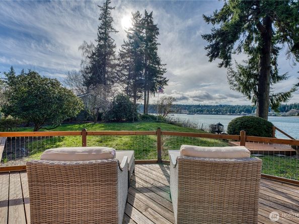 2735 Marine Drive, Bremerton WA 98312
