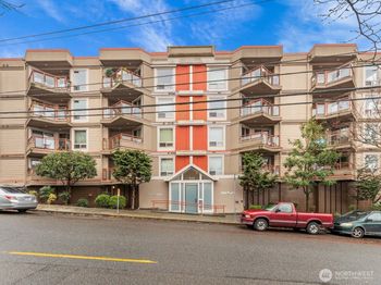711 E Denny Way