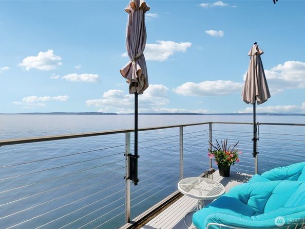 3717 Beach Drive SW 316, Seattle WA 98106