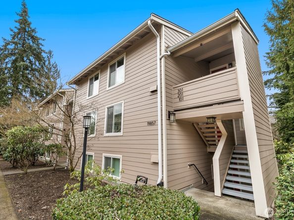 19857 25th Avenue NE 105, Shoreline WA 98155
