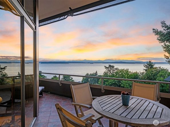 7019 47th Avenue SW 18, Seattle WA 98136