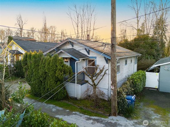 8434 34th Avenue S, Seattle WA 98118