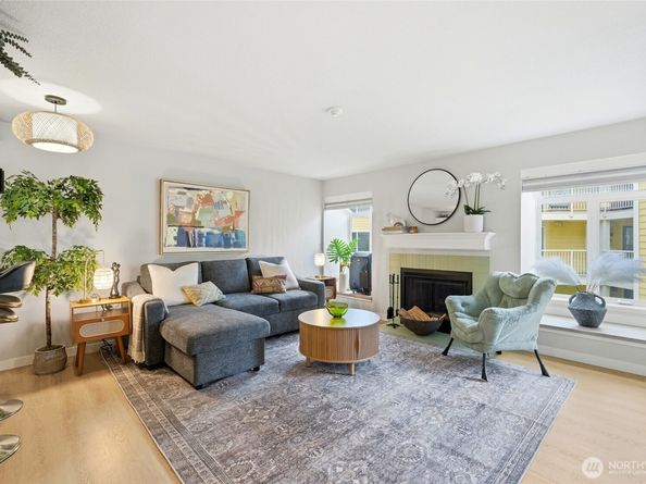 15846 NE Leary Way 6201, Redmond WA 98052