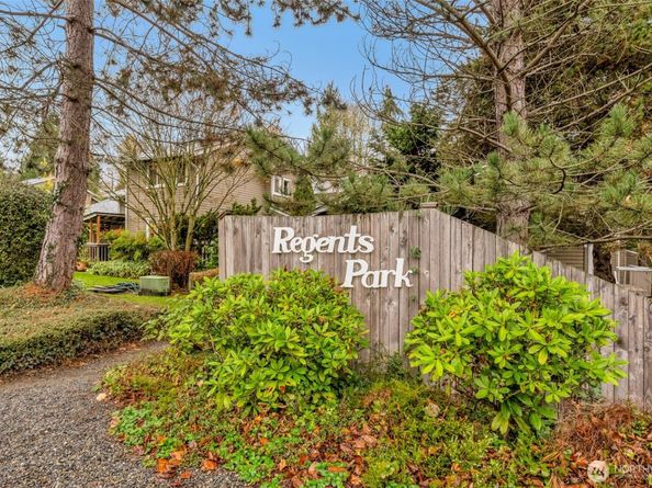 1210 101st Place NE 1210, Bellevue WA 98004