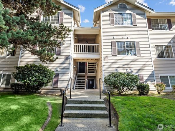 19230 Forest Park Drive NE K335, Lake Forest Park WA 98155