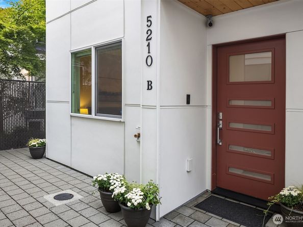 5210 B Brooklyn Avenue NE, Seattle WA 98105