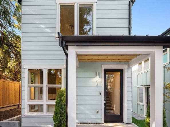 641 18th Avenue W, Kirkland WA 98033