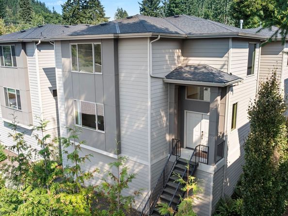 553 SE Andrews Street B, Issaquah WA 98027