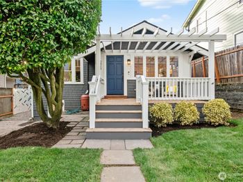 3815 Sunnyside Avenue N