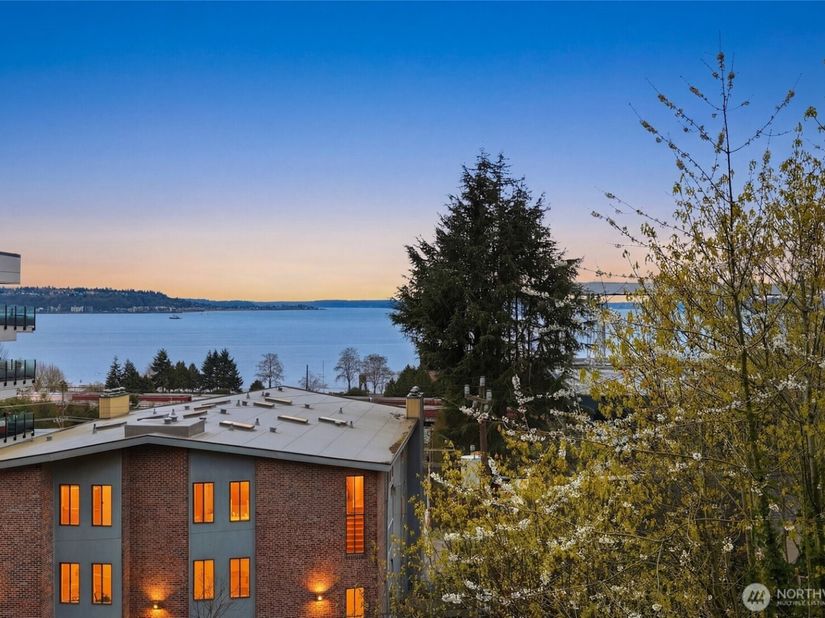620 W Mercer Place 2B, Seattle WA 98119