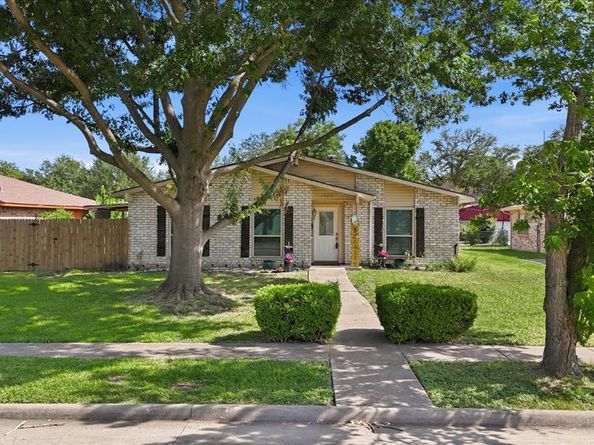 1322  Paris Drive , Garland Texas 75040