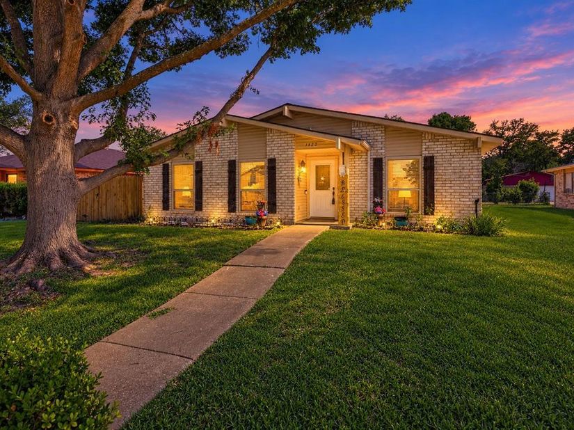 1322  Paris Drive , Garland Texas 75040
