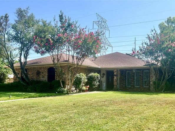 1826  Green Tree Lane , Duncanville Texas 75137