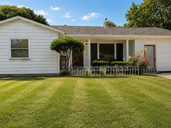 1010  Mcclendon Street , Irving Texas 75061