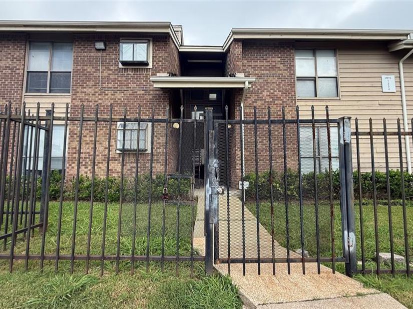 5750  Phoenix Drive  4, Dallas Texas 75231