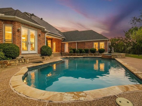 309  La Reata Court , Cedar Hill Texas 75104