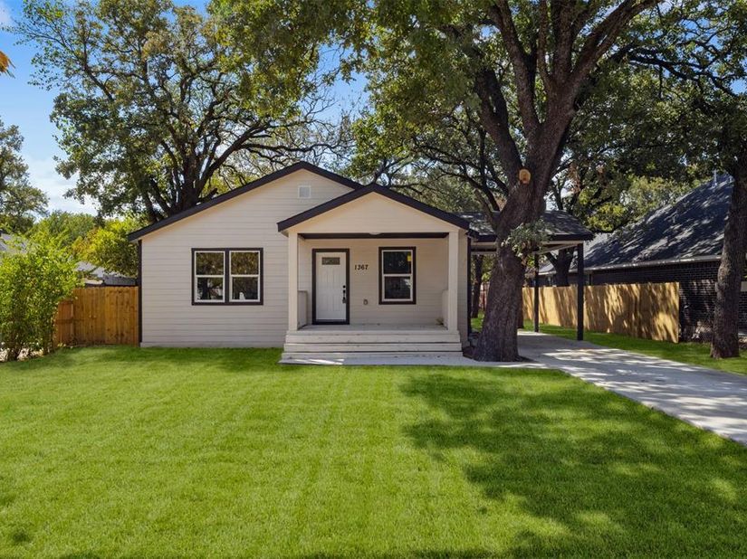 1367  Friendship Drive , Dallas Texas 75217