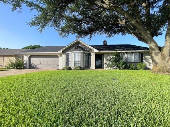 112  Overcrest Drive , Benbrook Texas 76126