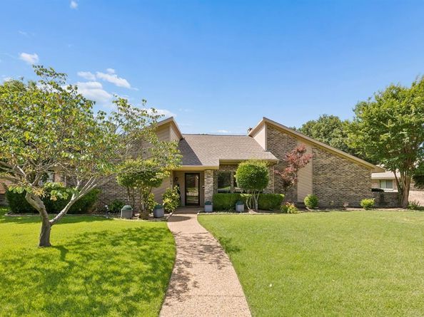 3704  Big Horn Trail , Plano Texas 75075