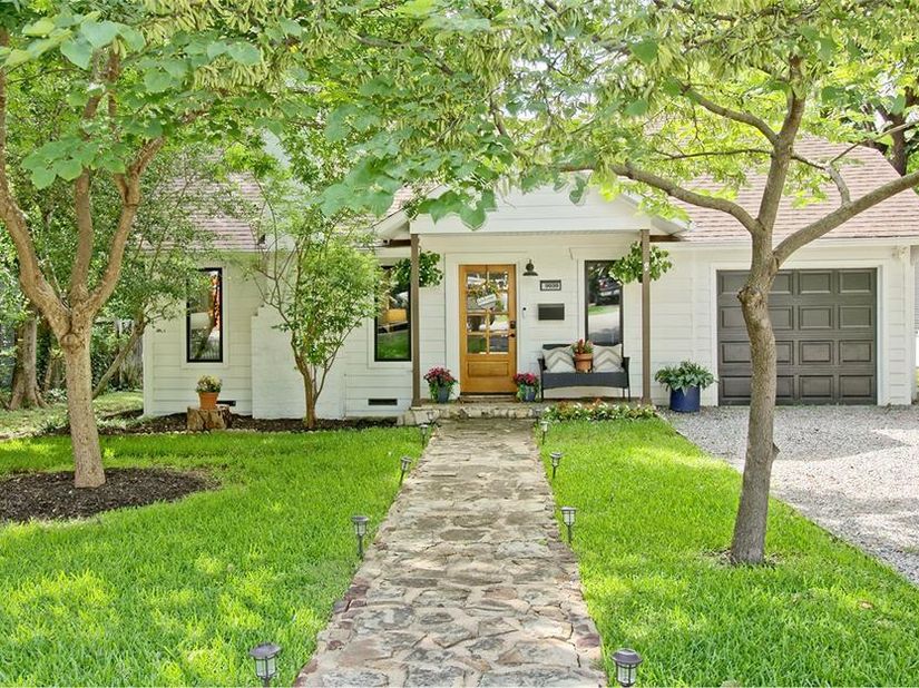 9030  San Benito Way , Dallas Texas 75218