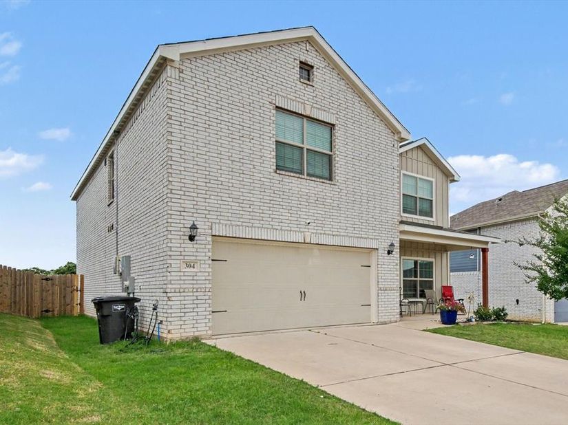 304  Lowery Oaks Trail , Fort Worth Texas 76120