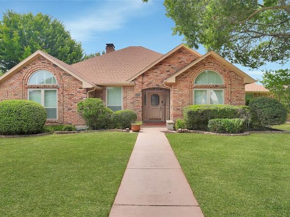 1304  Carriage Creek Drive , DeSoto Texas 75115