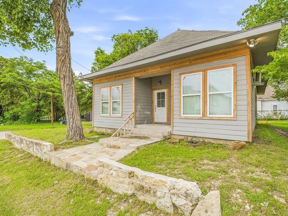 314 N Harding Street , Fort Worth Texas 76102