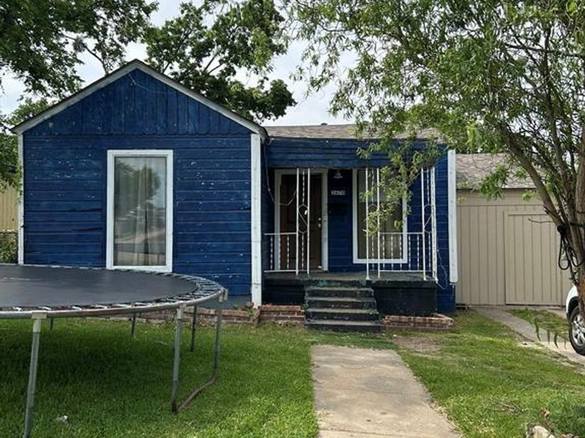 2670  Strong Avenue , Fort Worth Texas 76105