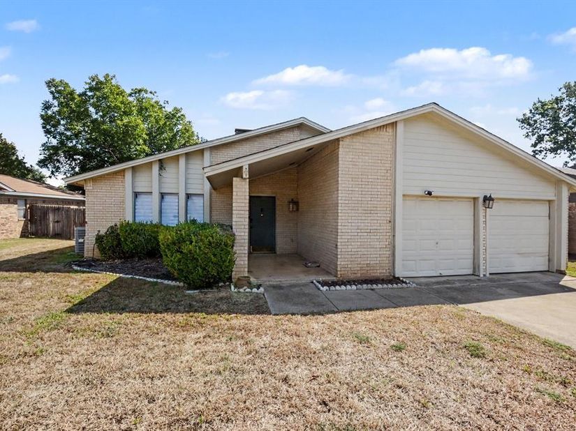 3208  Sapphire Street , Bedford Texas 76021
