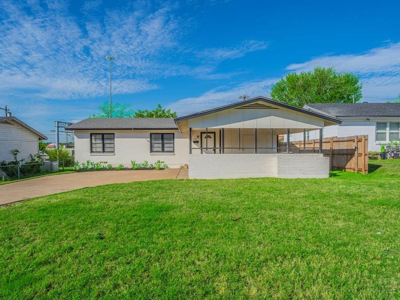 4147  Huckleberry Circle , Dallas Texas 75216