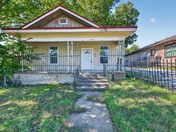 2405  Roosevelt Avenue 