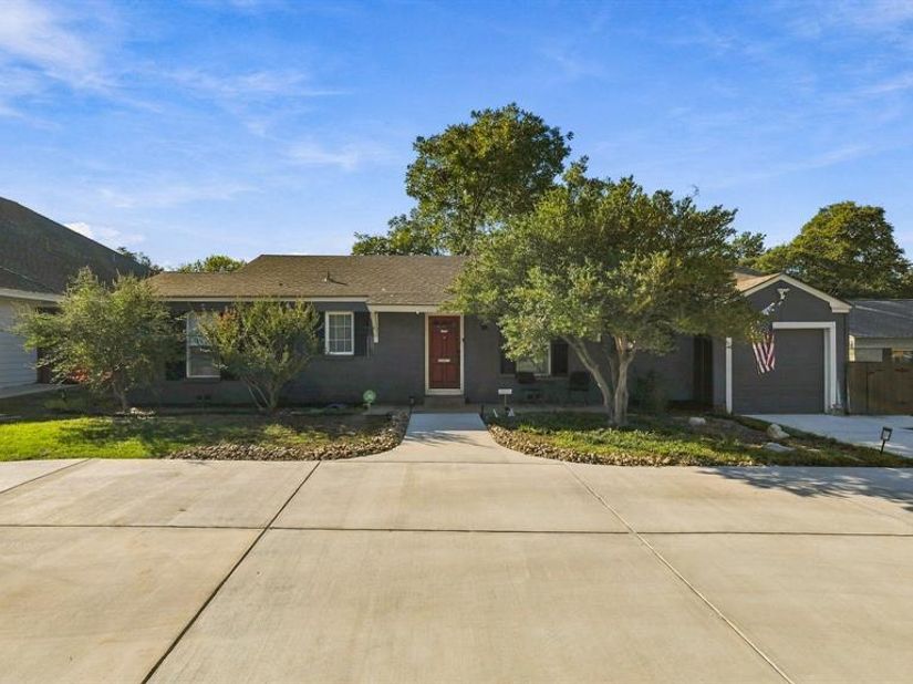 6441  Drury Lane , Fort Worth Texas 76116