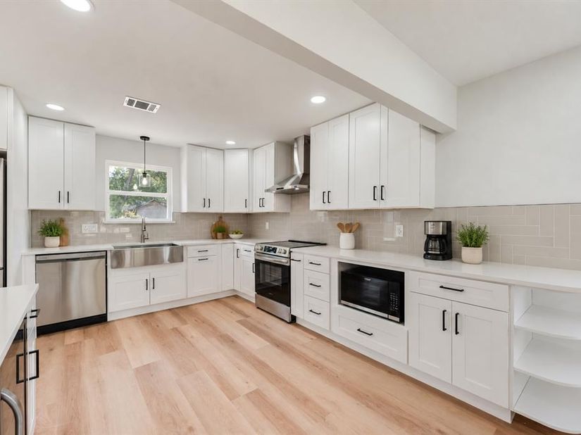 3815  Harlingen Street , Dallas Texas 75212